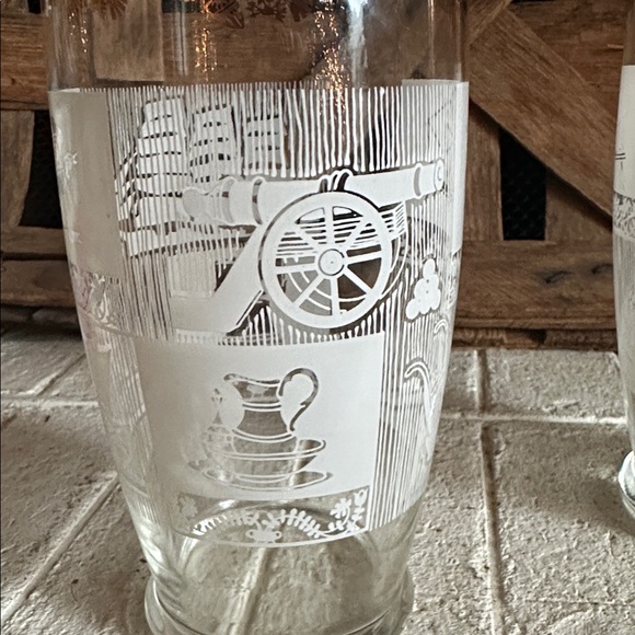 2 Anchor Hocking Americana White Colonial Motifs Golden Eagle Tumblers (49) - Picture 5 of 6